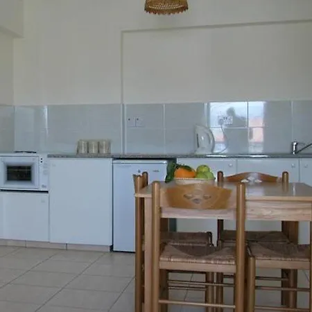 ماريلا الفندقية 3* Polis